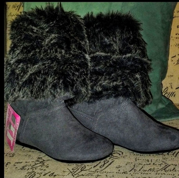 Girl's or Women's Boots - size 6 - Picture 1 of 3